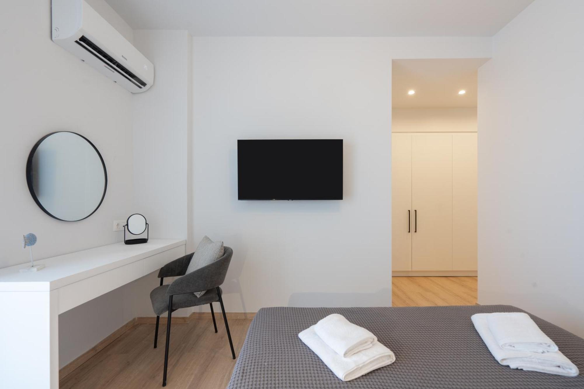 Luxury 4 Bedrooms Apartment Near Flisvos Marina Piraeus Exterior photo