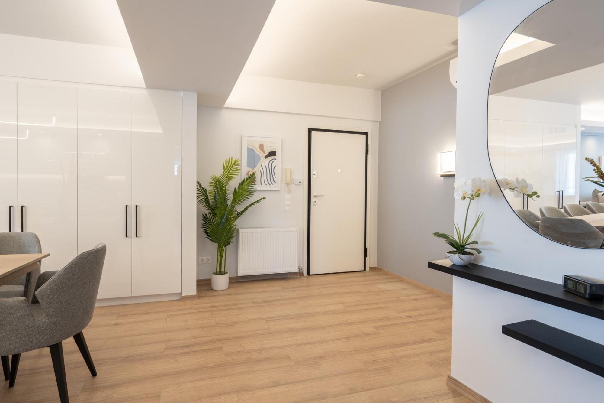 Luxury 4 Bedrooms Apartment Near Flisvos Marina Piraeus Exterior photo